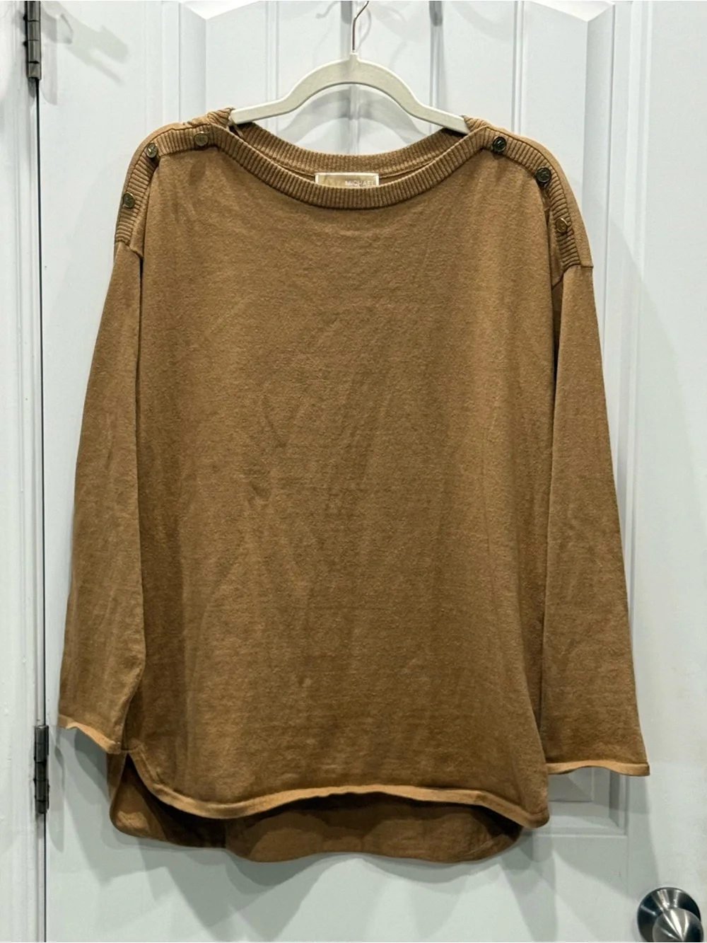 Michael Kors Women’s Size Medium Lightweight Camel Button Shoulder Sweater EUC